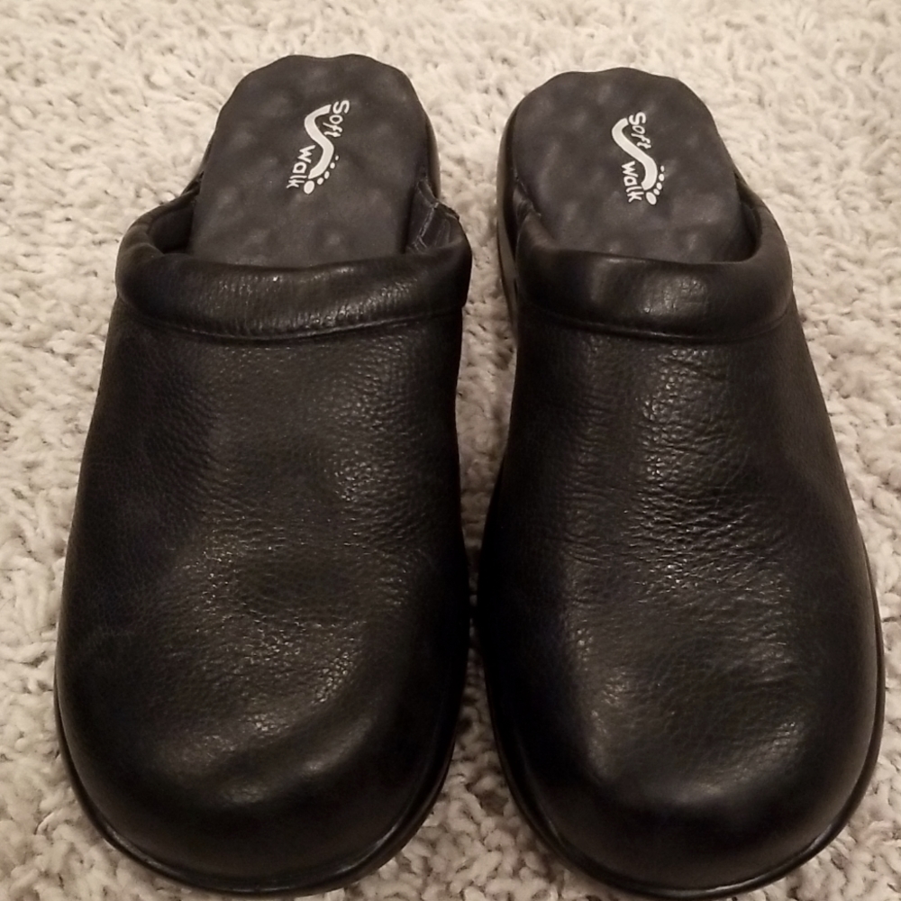 Soft Walk Black Leather Slip Ons Sz 9 M